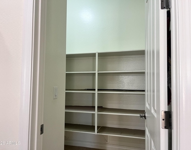 2208 E Indian Wells Drive - Photo Thumbnail 14