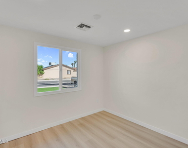 3545 E Friess Drive - Photo Thumbnail 10