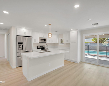 3545 E Friess Drive - Photo Thumbnail 2