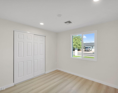 3545 E Friess Drive - Photo Thumbnail 7