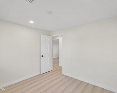 3545 E Friess Drive - Photo Thumbnail 8