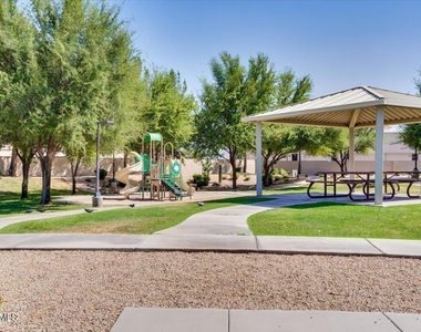 902 E Madeline Drive - Photo Thumbnail 34