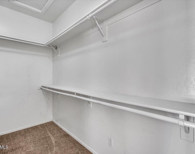 902 E Madeline Drive - Photo Thumbnail 15