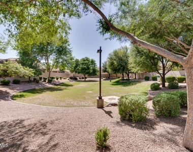 902 E Madeline Drive - Photo Thumbnail 33