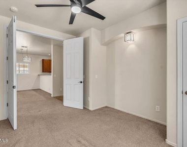 902 E Madeline Drive - Photo Thumbnail 20