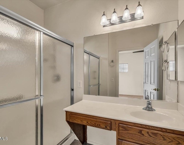 902 E Madeline Drive - Photo Thumbnail 14