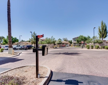 902 E Madeline Drive - Photo Thumbnail 31