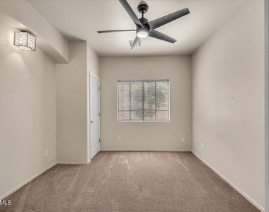 902 E Madeline Drive - Photo Thumbnail 19