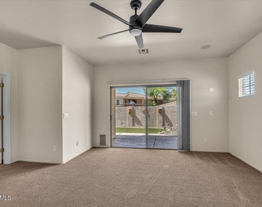902 E Madeline Drive - Photo Thumbnail 10