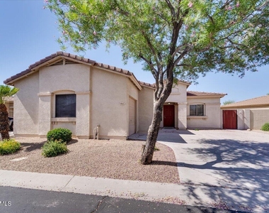 902 E Madeline Drive - Photo Thumbnail 1