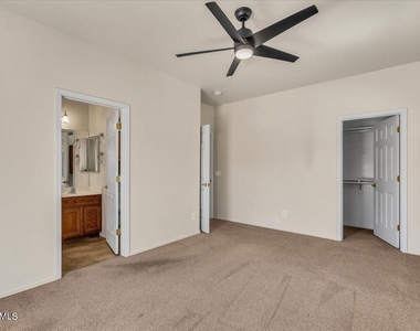 902 E Madeline Drive - Photo Thumbnail 13