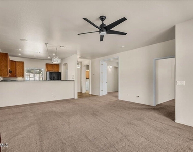 902 E Madeline Drive - Photo Thumbnail 9
