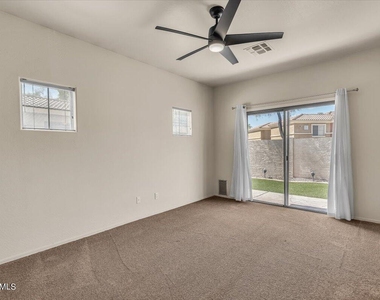 902 E Madeline Drive - Photo Thumbnail 12