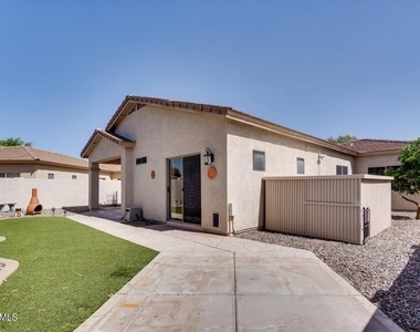 902 E Madeline Drive - Photo Thumbnail 26