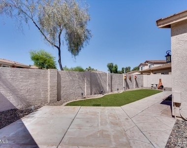 902 E Madeline Drive - Photo Thumbnail 27