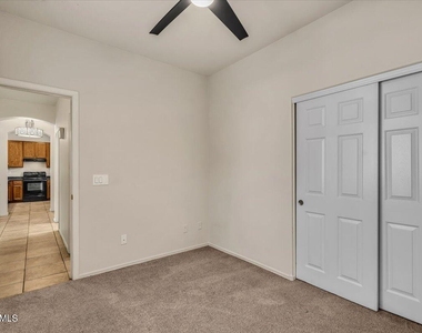 902 E Madeline Drive - Photo Thumbnail 17
