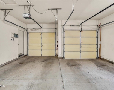 902 E Madeline Drive - Photo Thumbnail 23