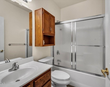 902 E Madeline Drive - Photo Thumbnail 18