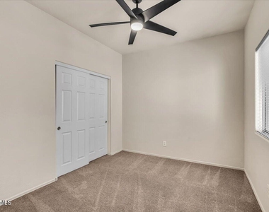902 E Madeline Drive - Photo Thumbnail 16