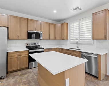 16018 N 171st Drive - Photo Thumbnail 13