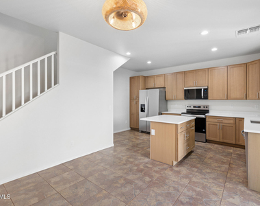 16018 N 171st Drive - Photo Thumbnail 10