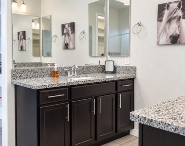 8365 S 165th Avenue - Photo Thumbnail 12