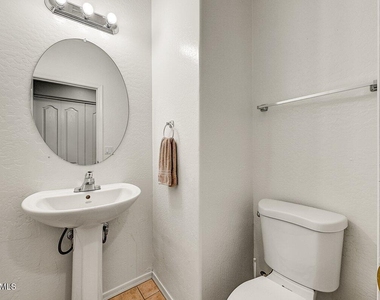 2600 E Springfield Place - Photo Thumbnail 11