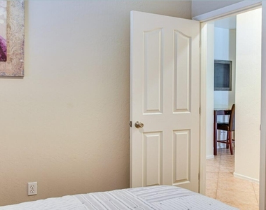 1117 E Milada Drive - Photo Thumbnail 12