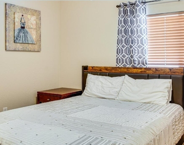 1117 E Milada Drive - Photo Thumbnail 11