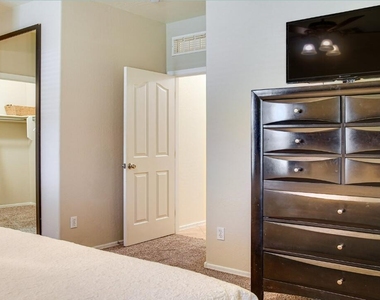 1117 E Milada Drive - Photo Thumbnail 18