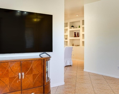 1117 E Milada Drive - Photo Thumbnail 4