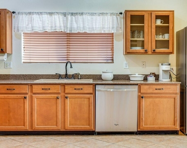1117 E Milada Drive - Photo Thumbnail 9