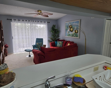 2516 Se Anchorage Cove Se - Photo Thumbnail 4