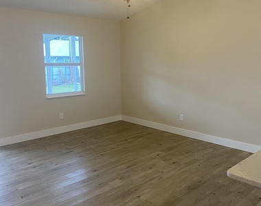 1866 Sw Effland Avenue - Photo Thumbnail 12