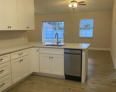 1866 Sw Effland Avenue - Photo Thumbnail 5