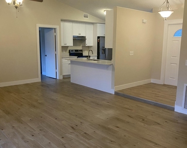 1866 Sw Effland Avenue - Photo Thumbnail 3