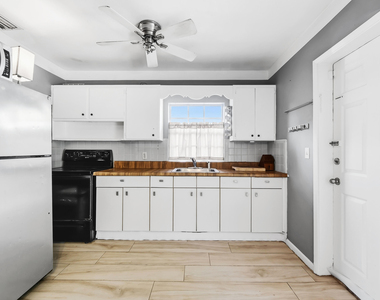 1532 Nw 7th Avenue - Photo Thumbnail 7
