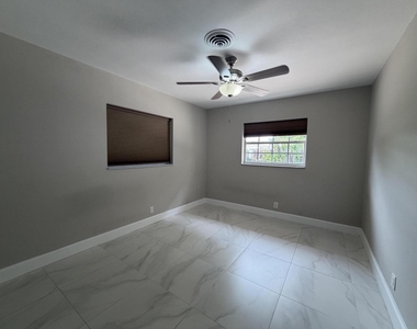 1408 Se 3rd Terrace - Photo Thumbnail 10