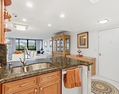 2400 Presidential Way - Photo Thumbnail 12