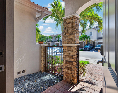 21952 Sw 93rd Place - Photo Thumbnail 2