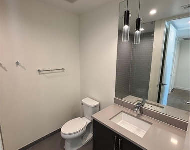 1801 N Pearl Street - Photo Thumbnail 11