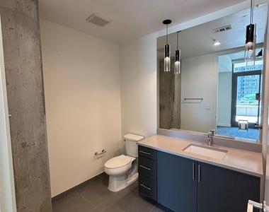1801 N Pearl Street - Photo Thumbnail 10