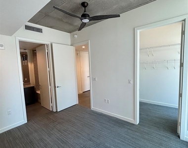 1801 N Pearl Street - Photo Thumbnail 9