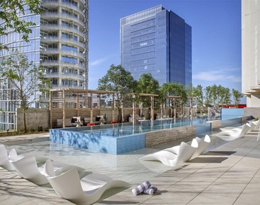 1801 N Pearl Street - Photo Thumbnail 24