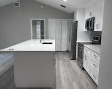 1596 Hawthorne Place - Photo Thumbnail 6
