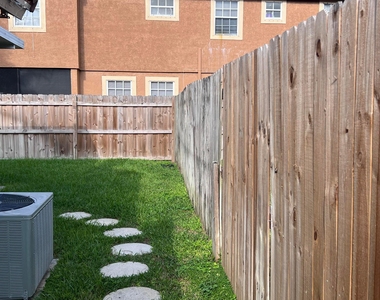 1596 Hawthorne Place - Photo Thumbnail 21