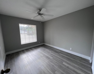 1596 Hawthorne Place - Photo Thumbnail 13
