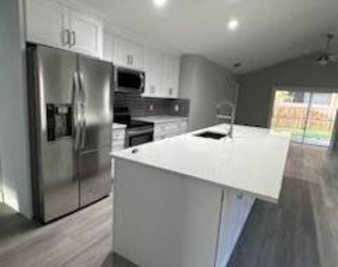 1596 Hawthorne Place - Photo Thumbnail 4