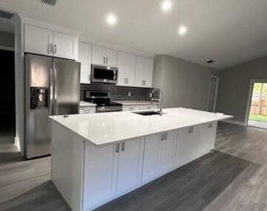 1596 Hawthorne Place - Photo Thumbnail 3
