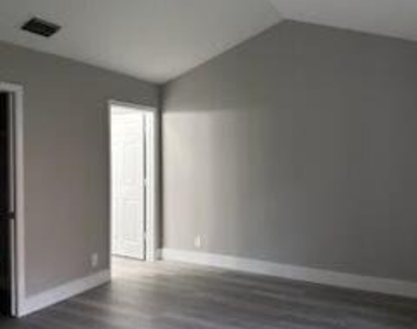 1596 Hawthorne Place - Photo Thumbnail 14